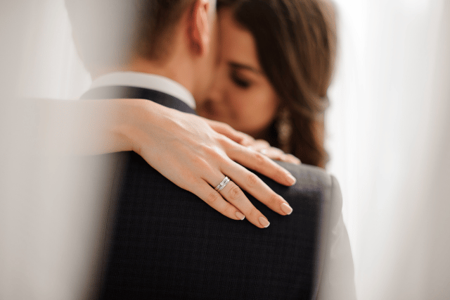 How to Find Out Someone's Ring Size Without Asking Them