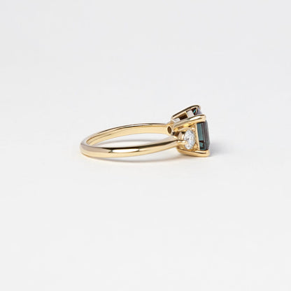 alexandrite-east-west-diamond-unique-engagement-ring-yellow-gold-side3
