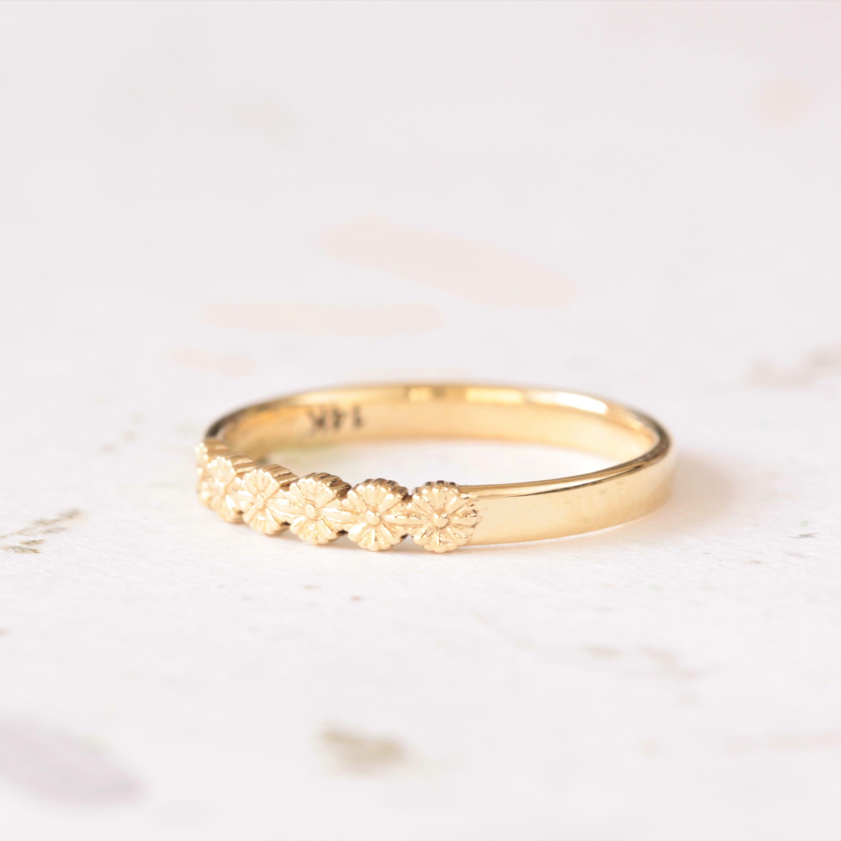 Daisy Wedding Ring - Vinny &amp; Charles