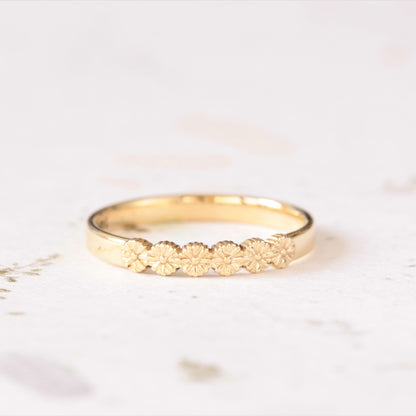 Daisy Wedding Ring - Vinny &amp; Charles